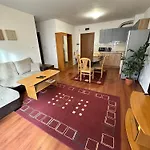 Апартаменты Gramadeto Two Bedroom Next To Gondola